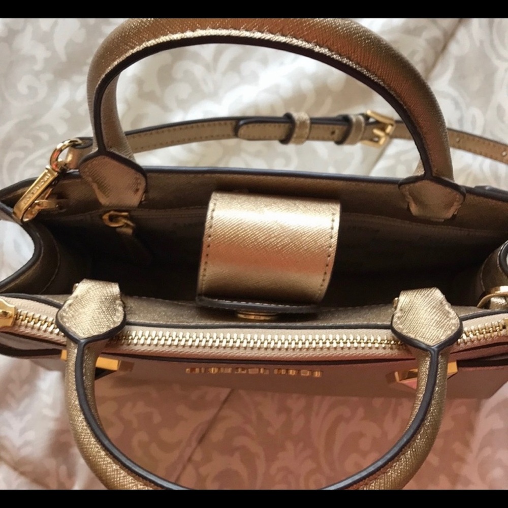 Gold Michael Kors small purse!! - Picture 4 of 6